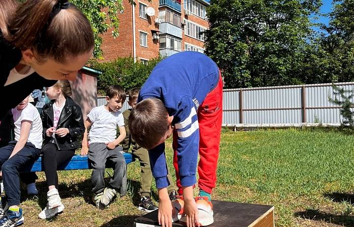 Воспитанники дошкольных учреждений Лабинского района продолжают знакомство с Всероссийским физкультурно-спортивным комплексом «Готов к труду и обороне»